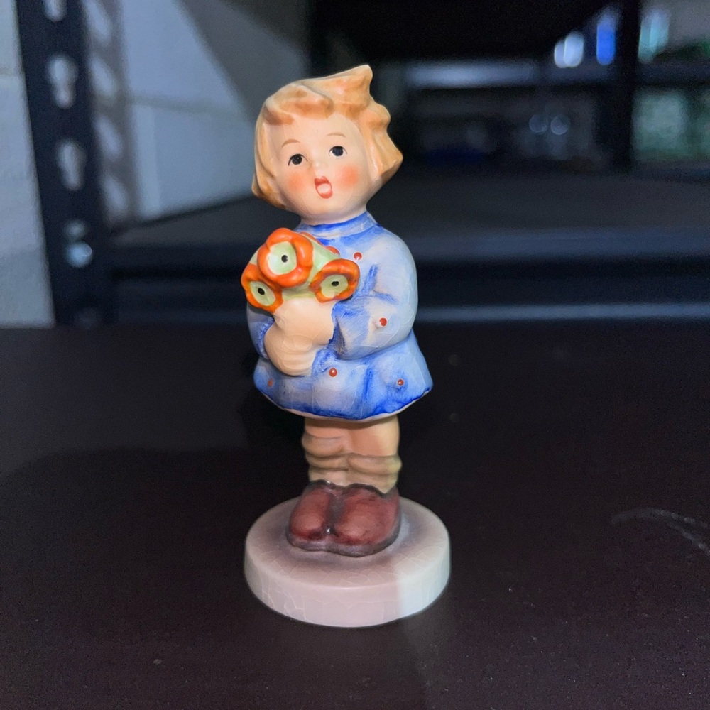 VINTAGE FIGURINE